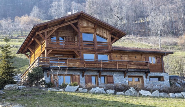 Chalet Facing Mont-Blanc: Breathtaking Mountain Views, Near Megève in Sallanches