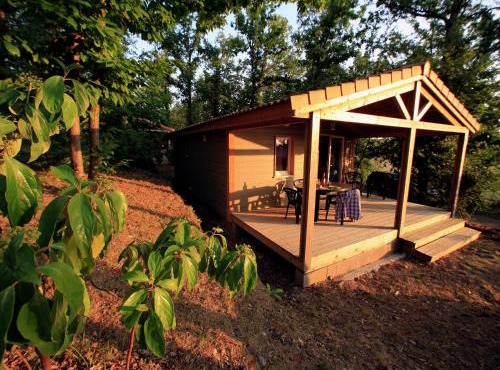 Chalet with dishwasher on a hill in Monclar-de-Quercy