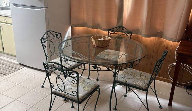 Charming 2-bedroom, 1-bath lakefront house in the Ocala National Forest in Silver Springs
