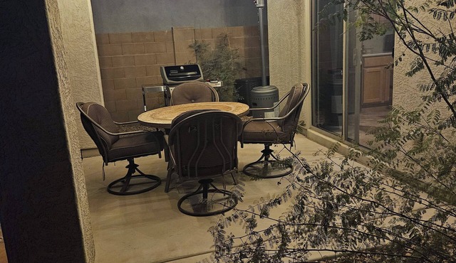 Charming 2-bedroom home in peaceful Anthem at Merrill Ranch near Florence.