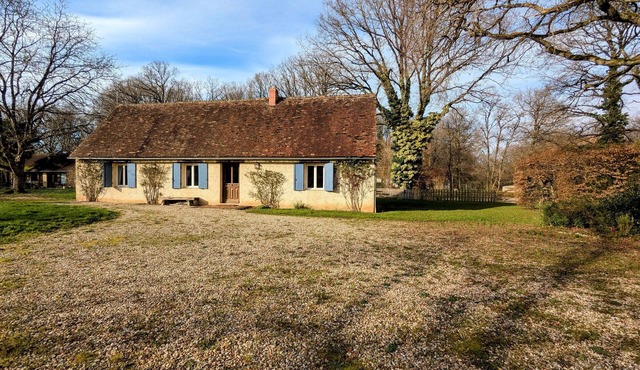 Charming accommodation with park and pond in Mers-sur-Indre in Mers-sur-Indre