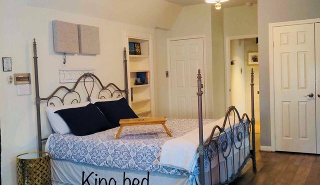Charming Cozy studio in Sugar Land TX with AC, small pets ok. in Sugar Land