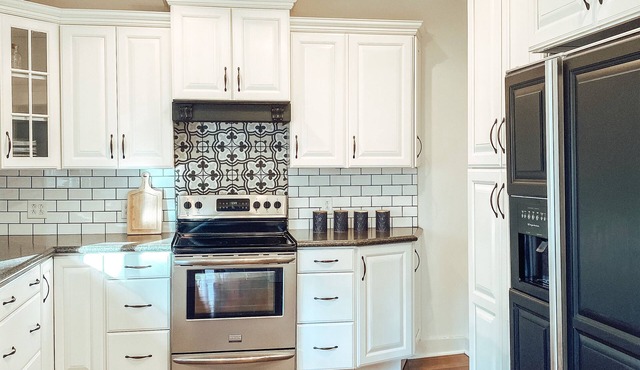 Charming Downtown Home, Walking Distance to The Monarch Wedding Venue in Baxter