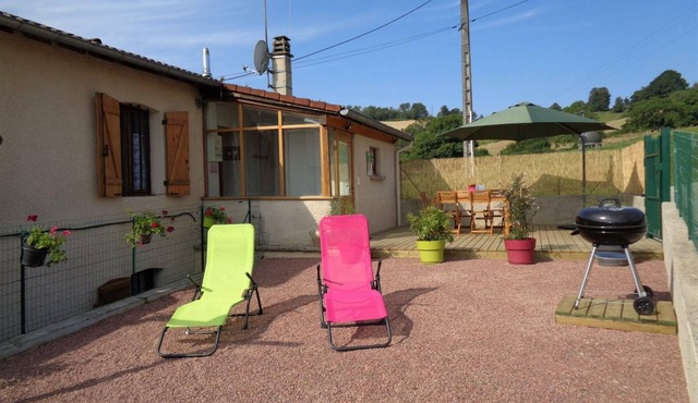 Charming farmhouse with terrace and pets allowed in Saint-Marcel-d'Urfé