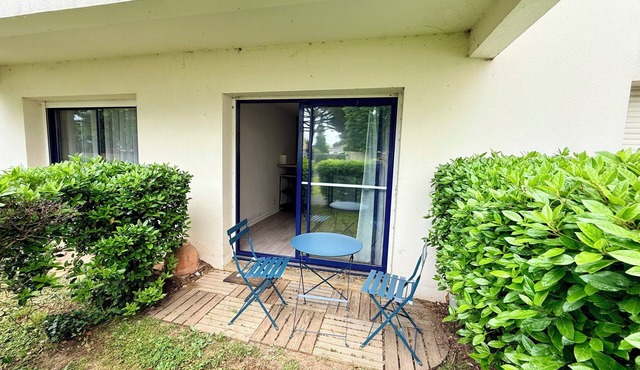 Charming studio with private garden in Aytré in Aytré