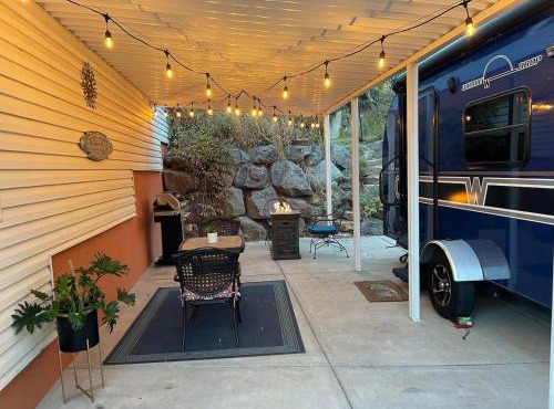 Charming WinnieTrailer with Cozy Private Patio Escape in Farmington