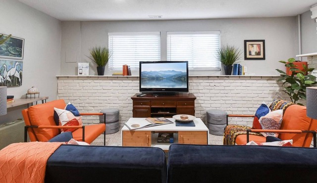 Chic Basement, Work Station, Central Location, Dedicated Outdoor Area w/ Furniture, Private Entry in Holladay
