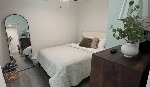 Chic & Cozy Getaway Near Downtown Porterville