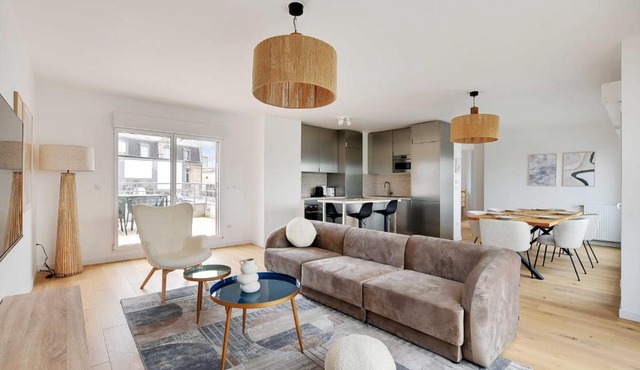 Chic Duplex with Rooftop -3BD-6P- Nogent-sur-Marne in Paris