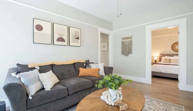 Chic Little Italy Apt | Balcony | Walk Everywhere!