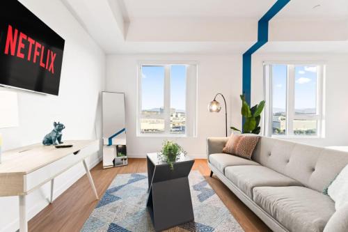Chic Studio with Stunning DTLA Views, Walk to Metro in Los Angeles