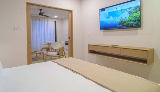 Chic Urban Stay Steps From Quinta Avenida – 4 City View Units w/Pool Access in Playa del Carmen