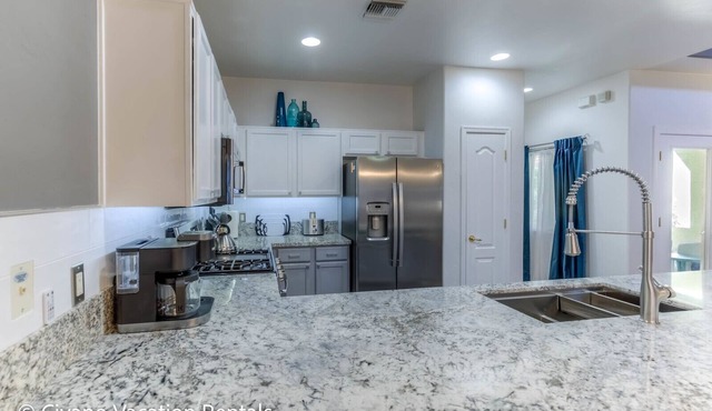 CIVANO UPTOWN CONTEMPORARY