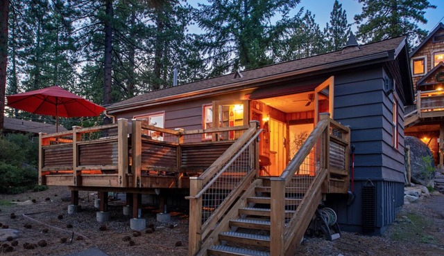 "Classic Tahoe" Cabin with modern amenities, magical and romantic getaway for 2. in Kings Beach