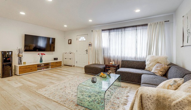 Close to Shore, Malls & SoFi! Redondo Beach Home