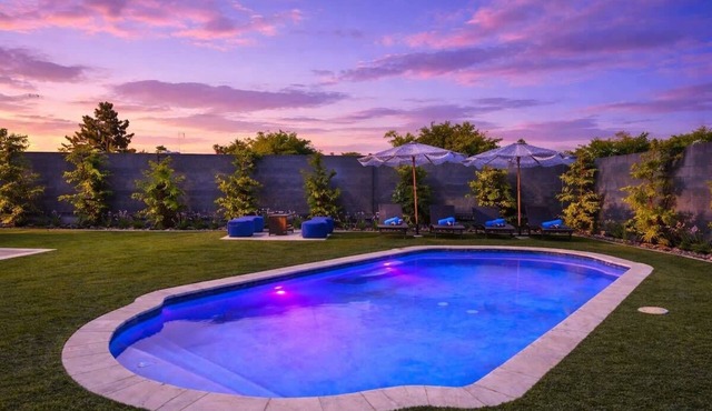 Close to Strip | Heated Pool, Game Room, sleeps 8