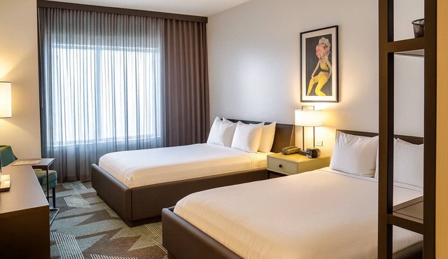 Comfort and Convenience! FREE Parking, Rooftop Pool, Pet-friendly Property!