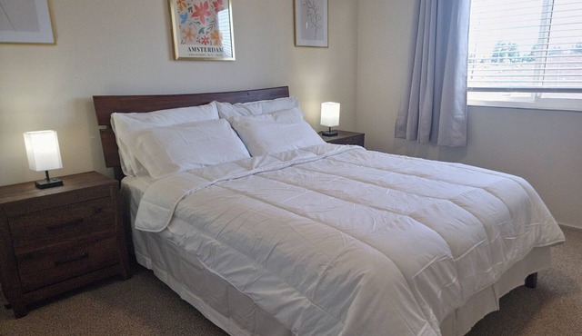 Comfortable 2-bedroom corporate apartment with AC, WiFi in peaceful San Leandro in San Leandro
