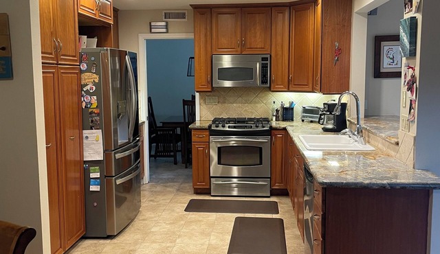 Comfortable 3 bedroom 2.5 bathroom home in Newbury Park California in Thousand Oaks