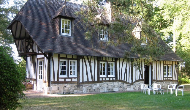 Comfortable Normandy Cottage with 120 acre forest in Condé-Sur-Risle