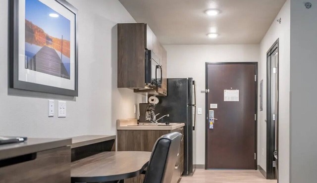 Comfortable Redding Stay Close to Parks, Trails & Local Attractions in Redding