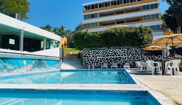 Comfortable room for 2-3 people. Breakfast included in Tequesquitengo
