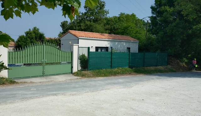 Comfortable wood-frame studio for 2 people 15 mins from La Rochelle in Dompierre-sur-Mer