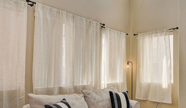 Comfy 4BR Farmhouse Open Kitchen BBQ Pet Friendly Great Location-30 days minimum