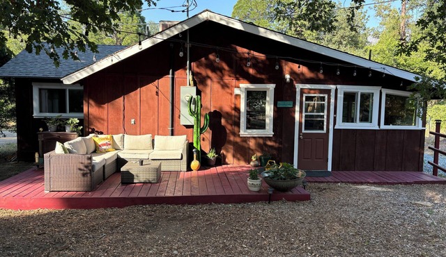 Comfy and Cozy Family Cabin in Sequoia Nat’l Forest in Cal Hot Springs with WiFi