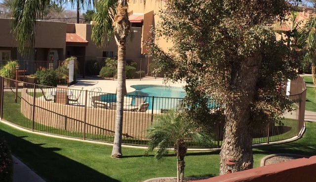 Comfy, cozy 1 BDR/1BR Condo- community outdoor heated pool, hot tub and gym.
