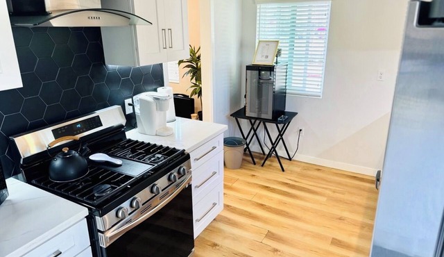 Completely Renovated Oasis on The Hill Los Angeles/Inglewood