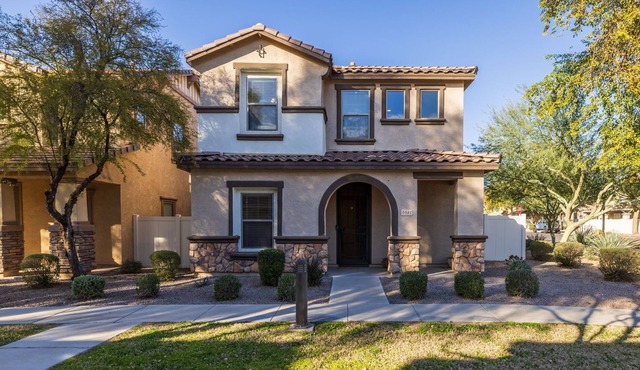 Convenient Mesa location! 30+ day rental, pet friendly