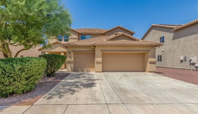 Cool & Spacious 5BR Red Rock Oasis with Community Amenities
