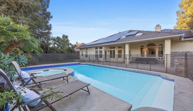 Corporate & Family Retreat – Seven Oaks Pool Home