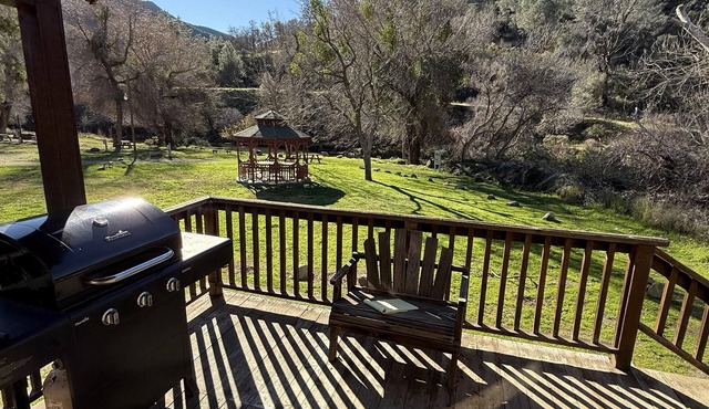 Cottage, Sleeps 6, Wheelchair & Pet Friendly - Creekside Cottage, 1 Bedroom, Sleeps 4-6, Wheelchair & Pet Friendly