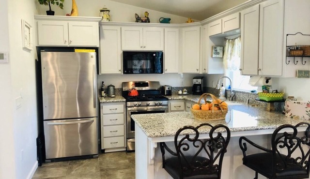 Country escape just minutes from city & tourist spots