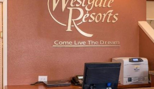 Cozy 1-bedroom resort with fitness room and AC in vibrant Las Vegas.