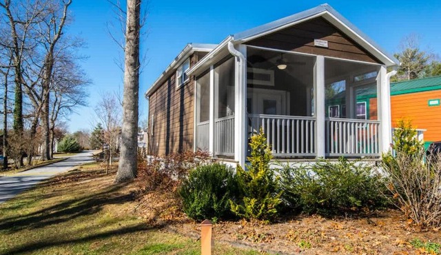 Cozy 1BR Tiny Home with Pool Access and Free Tix in Flat Rock