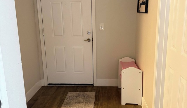 Cozy 2-bedroom apartment with AC in soothing Glendale in Glendale