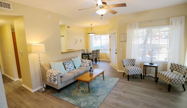Cozy 2b2b condo ground floor