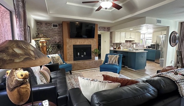 Cozy 2bd/2ba 1st fl condo by Sabino Canyon in Tucson w pool, pickleball, pets
