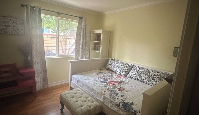 Cozy and charming house all you need is here Several relaxing area awaiting 4-U