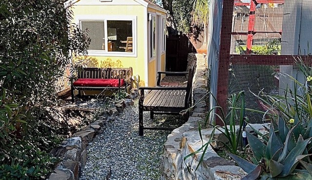 Cozy Cabin Under the Oaks, WiFi, Outdoor Fitness in Enchanting Topanga Dreaming in Topanga