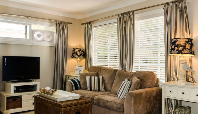 Cozy & Charming Cottage w/a Private Patio - Just Steps from the Beach