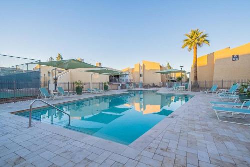 Cozy Coast 3bedroom Condo w Pool & Hot Tub