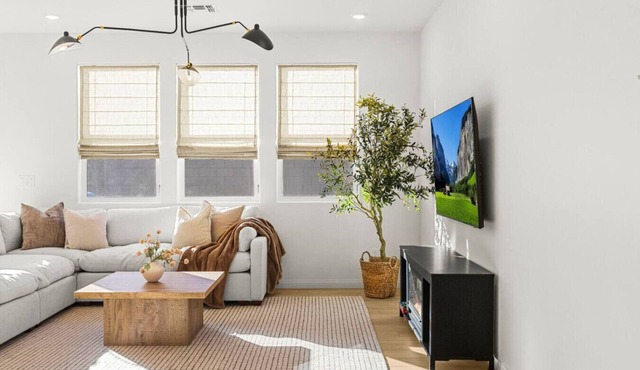 Cozy Designer Henderson Home | WFH + Fully Stocked