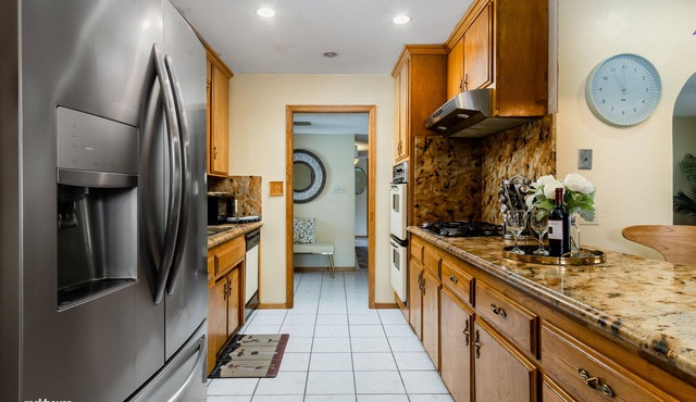 Cozy Hygge Home 3 Bedroom 2 Bath with Pool & 2 King Beds