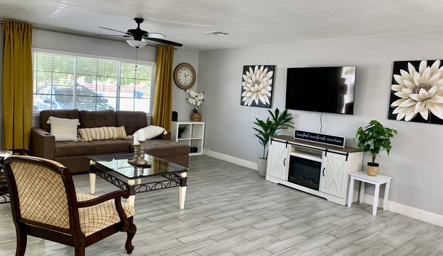 Cozy, Licensed home, 15min from the strip.