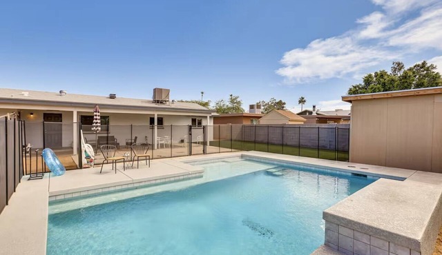 Cozy on Cactus, Phoenix Escape! Private Pool Oasis, Pet-Friendly, Near Top Attractions!