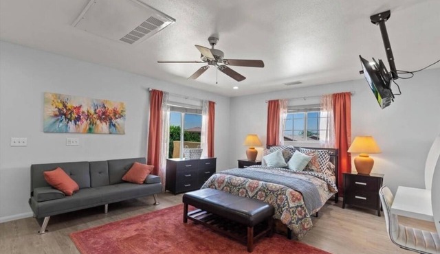 Cozy private studio in serene Cathedral City with AC and Balcony in Cathedral City